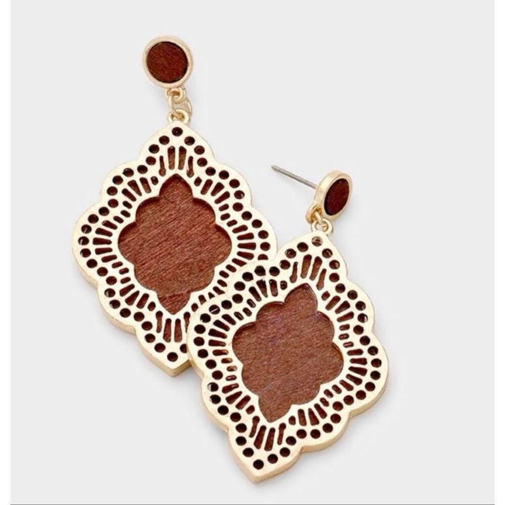 Brand New Womens Boutique Filigreed Metal Brown Wood Petal Dangle Earrings